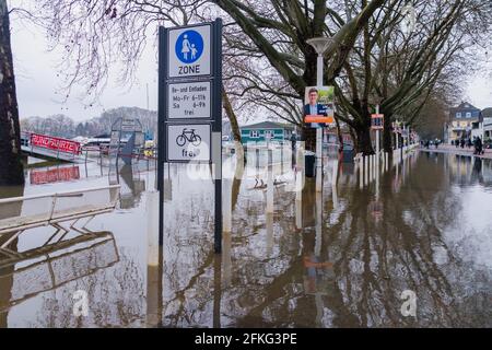 Hochwasser auf dem Rhein in Wiesbaden Deutschland Stockfoto