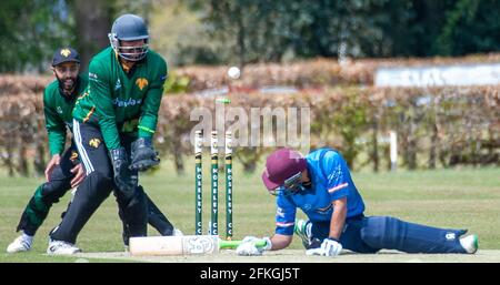 Birmingham, Großbritannien. April 2021. Moseley Cricket Club / Leamington Spa Cricket Club im Mosley CC Birmingham - Samstag, 1. Mai 2021 Credit: SPP Sport Press Foto. /Alamy Live News Stockfoto