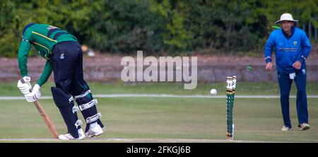 Birmingham, Großbritannien. April 2021. Moseley Cricket Club / Leamington Spa Cricket Club im Mosley CC Birmingham - Samstag, 1. Mai 2021 Credit: SPP Sport Press Foto. /Alamy Live News Stockfoto