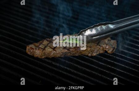 Striploin Rindfleisch Spitze immer auf einem Grill gegrillt. Stockfoto