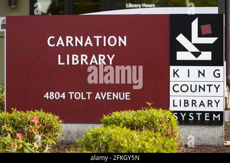 Carnation, WA, USA - 29. April 2021; permeintes Zeichen für die Carnation Library-Niederlassung des King County Library System im Staat Washington Stockfoto