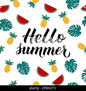 Hallo Sommer Kalligraphie Schriftzug mit Wassermelonen, Ananas und Palmblättern. Poster mit saisonaler Typografie. Handgeschriebenes Logo-Design. Einfach zu bearbeiten Stock Vektor