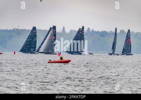 Nyon, Schweiz. Mai 2021. Nyon Schweiz - 2021/05/01: Die erste TF35 Trophy-Regatta fand in Nyon am Genfer See unter schwierigen Bedingungen im Auftrag der Schweizer Segelmeisterschaft statt (Foto: Eric Dubost/Pacific Press) Quelle: Pacific Press Media Production Corp./Alamy Live News Stockfoto