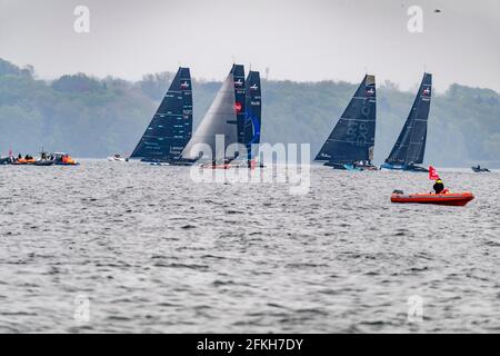 Nyon, Schweiz. Mai 2021. Nyon Schweiz - 2021/05/01: Die erste TF35 Trophy-Regatta fand in Nyon am Genfer See unter schwierigen Bedingungen im Auftrag der Schweizer Segelmeisterschaft statt (Foto: Eric Dubost/Pacific Press) Quelle: Pacific Press Media Production Corp./Alamy Live News Stockfoto
