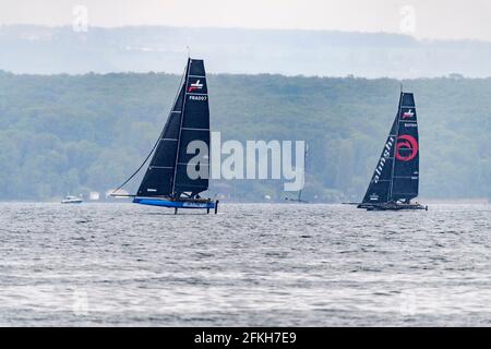Nyon, Schweiz. Mai 2021. Nyon Schweiz - 2021/05/01: Die erste TF35 Trophy-Regatta fand in Nyon am Genfer See unter schwierigen Bedingungen im Auftrag der Schweizer Segelmeisterschaft statt (Foto: Eric Dubost/Pacific Press) Quelle: Pacific Press Media Production Corp./Alamy Live News Stockfoto