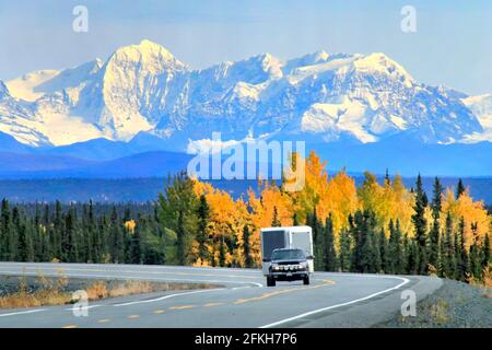 Snowy Mountains und State Rd #4 Alaska USA Stockfoto