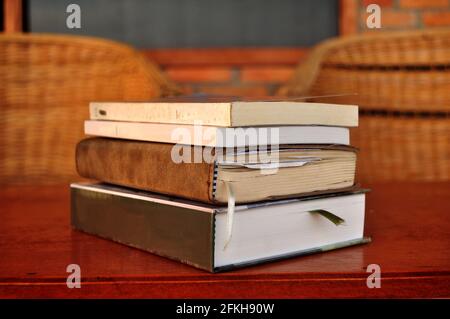 Romane und Tagebuchbücher erinnern an Details zwischen der Reise Der Reisenden thailänder reisen Besuch in Kabupaten Karo Berastagi Stadt in Sumatera Utara o Stockfoto