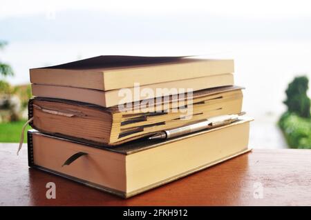 Romane und Tagebuchbücher erinnern an Details zwischen der Reise Der Reisenden thailänder reisen Besuch in Kabupaten Karo Berastagi Stadt in Sumatera Utara o Stockfoto