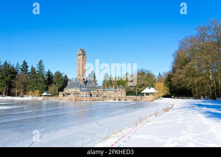 Hoenderloo Niederlande - 13. Februar 2021 - Jagdhütte St. Hubertus im Nationalpark Hoge Veluwe Stockfoto