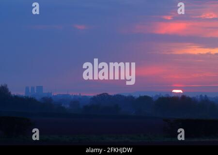 Sonnenaufgang mit York Minster, North Yorkshire, Großbritannien Stockfoto