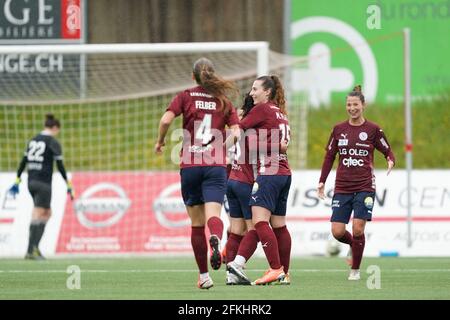 Carouge, Schweiz. Mai 2021. 1. Mai 2021, Carouge, Stade de la Fontenette, AXA Women's Super League: Servette FC Chenois Feminin - FC St.Gallen-Staad, Torfeier in Servette (Schweiz/Kroatien OUT) Quelle: SPP Sport Pressefoto. /Alamy Live News Stockfoto