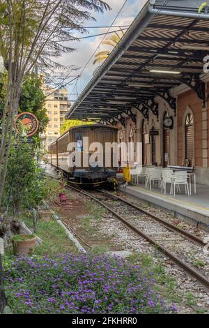 Palma de Mallorca, Spanien; april 23 2021: Der Bahnhof Soller befindet sich im historischen Zentrum von Palma de Mallorca und ist wegen des Coronavirus pande geschlossen Stockfoto