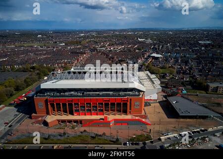 Luftaufnahme von Anfield zeigt das Stadion in seiner städtischen Umgebung von Wohnhäusern umgeben Stockfoto