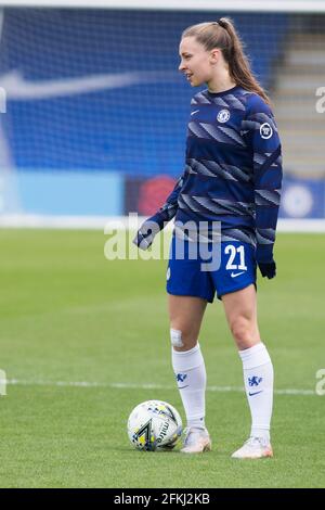 LONDON, GROSSBRITANNIEN. 2. MAI: Niamh Charles (FC Chelsea) erwärmt sich während der UEFA Women’s Champions League 2020-21 zwischen dem FC Chelsea und Bayern München auf Kingsmeadow. Quelle: Federico Guerra Morán/Alamy Live News Stockfoto