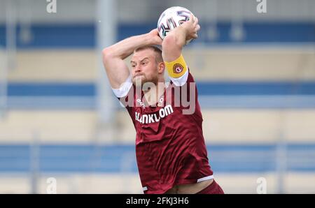 Lotte, Deutschland. 1. Mai 2021. firo: 01.05.2021 Fuvuball: Fußball: 3. Bundesliga, Saison 2020/21 KFC Uerdingen 05 - Dynamo Dresden 0: 2 Throw-in, Sebastian Mai, Dresden Quelle: dpa/Alamy Live News Stockfoto