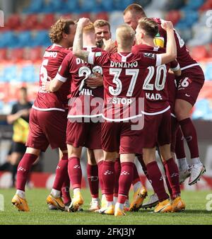 Lotte, Deutschland. 1. Mai 2021. firo: 01.05.2021 Fuvuball: Fußball: 3. Bundesliga, Saison 2020/21 KFC Uerdingen 05 - Dynamo Dresden 0: 2 Jubilationtraube und Heinz MV? Rschel in Front Luka Stor – weltweite Nutzung Quelle: dpa/Alamy Live News Stockfoto