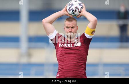 Lotte, Deutschland. 1. Mai 2021. firo: 01.05.2021 Fuvuball: Fußball: 3. Bundesliga, Saison 2020/21 KFC Uerdingen 05 - Dynamo Dresden 0: 2 Throw-in, Sebastian Mai, Dresden Quelle: dpa/Alamy Live News Stockfoto