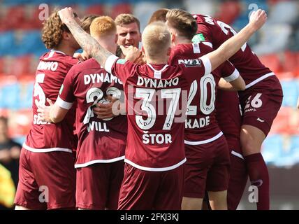 Lotte, Deutschland. 1. Mai 2021. firo: 01.05.2021 Fuvuball: Fußball: 3. Bundesliga, Saison 2020/21 KFC Uerdingen 05 - Dynamo Dresden 0: 2 Jubilationtraube und Heinz MV? Rschel in Front Luka Stor – weltweite Nutzung Quelle: dpa/Alamy Live News Stockfoto