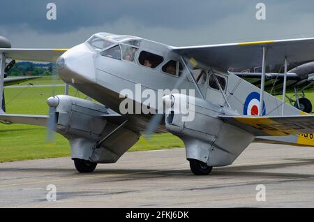 De Havilland DH 89A, Dragon Rapide, G-AIYR, HG691.at Duxford, Cambridgeshire, England, Stockfoto