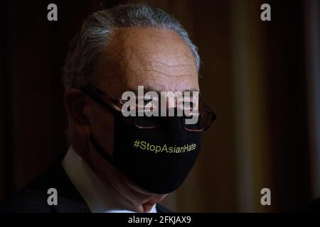 Peking, USA. April 2021. Der Mehrheitsführer des US-Senats, Chuck Schumer, nimmt an einer Pressekonferenz auf dem Capitol Hill in Washington, DC, USA, am 22. April 2021 Teil. Kredit: Ting Shen/Xinhua/Alamy Live Nachrichten Stockfoto