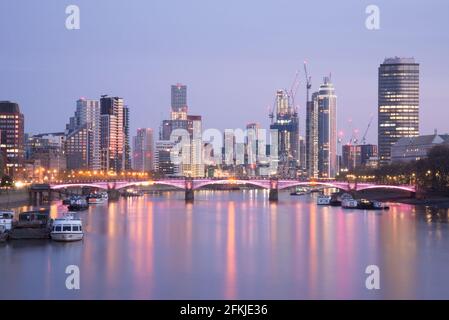 Vauxhall beleuchtete Lambeth Bridge LED-Leuchten von Leo Villareal Stockfoto