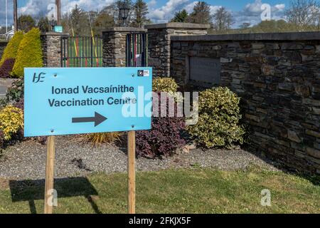 Clonakilty, West Cork, Irland. Mai 2021. Der Clonakilty GAA Club wurde in ein COVID-19 Impfzentrum umgewandelt. Die ersten Impfstoffe werden den Patienten morgen, Montag, den 3. Mai, verabreicht. Quelle: AG News/Alamy Live News Stockfoto