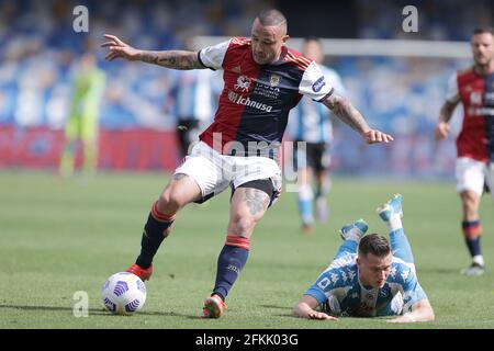 Napoli, Italien. Mai 2021. Radja Nainggolan von Cagliari Calcio während des Fußballspiels der Serie A zwischen SSC Napoli und Cagliari Calcio im Stadion Diego Armando Maradona in Napoli (Italien), 02. Mai 2021. Foto Cesare Purini/Insidefoto Kredit: Insidefoto srl/Alamy Live News Stockfoto