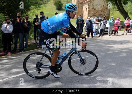 Oviedo, Spanien. Mai 2021. Alto del Naranco, SPANIEN: Der EOLO-Kometa-Fahrer Daniel Viegas (52) während der 3. Etappe der Vuelta A Asturias 2021 zwischen Cangas del Narcea und Alto del Naranco, Spanien am 02. Mai 2021. (Foto von Alberto Brevers/Pacific Press) Quelle: Pacific Press Media Production Corp./Alamy Live News Stockfoto