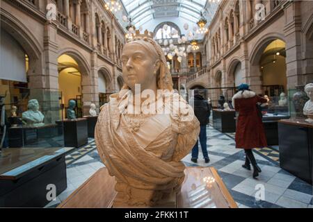 Büste der Königin Victora in der Kelvingrove Art Gallery and Museum in Glasgow, Schottland, Großbritannien Stockfoto