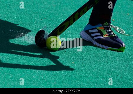 Die Abbildung zeigt ein Hockeyspiel zwischen KHC Dragons und Royal Oree, das Rückspiel im Halbfinale der belgischen 1. Division hoc Stockfoto