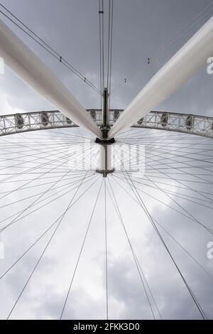 Ein leeres und verlassenes Coca-Cola London Eye, auch bekannt als Millennium Wheel, in Londons Southbank, Waterloo, SE1, Großbritannien. Stockfoto