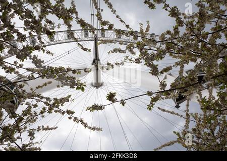 Ein leeres und verlassenes Coca-Cola London Eye alias The Millennium Wheel auf Londons Southbank, Waterloo, SE1, UK. Stockfoto