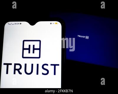 Ukraine. Mai 2021. In dieser Abbildung ist ein Truist-Logo zu sehen, das auf einem Smartphone angezeigt wird. (Foto von Valera Golovniov/SOPA Images/Sipa USA) Quelle: SIPA USA/Alamy Live News Stockfoto