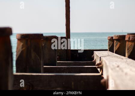 Abwasserrohr in einer Holzkonstruktion in East Preston, West Sussex, Großbritannien Stockfoto