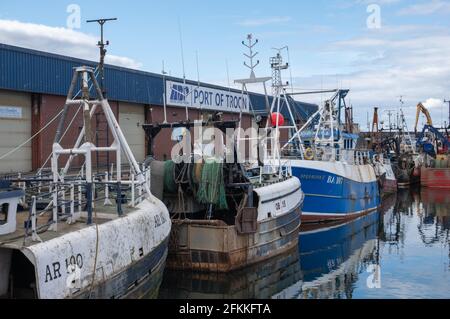 Troon, Schottland, Großbritannien. Mai 2021. UK Wetter: Fischerboote in Troon Harbour. Kredit: Skully/Alamy Live Nachrichten Stockfoto