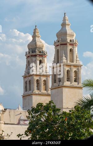 La catedral de Campeche se levanta en el sitio donde estuvo la primera capilla Católica, dedicada a Nuestra Señora de la Inmaculada Concepción, luego Stockfoto