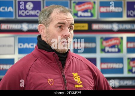 Huddersfield, England -2. Mai 2021 - Ian Watson, Cheftrainer von Huddersfield Giants, spricht nach der Rugby League Betfred Super League Huddersfield Giants gegen Leeds Rhinos im John Smith's Stadium, Huddersfield, Großbritannien Kredit: Dean Williams/Alamy Live News Stockfoto