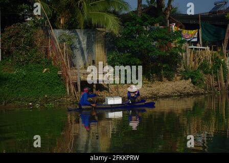 Arbeitsboot auf dem Pang River, Chiang Mai, Thailand, Asien Stockfoto