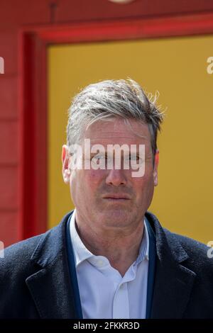 Sir Keir Starmer, der Vorsitzende der Labour Party, hat sich in Seaton Carew für den Labour-Kandidaten Dr. Paul Williams bewarben lassen. Stockfoto