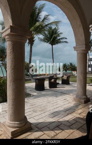 El Hotel Tucán Siho-Playa en Champotón se construyó en lo que fue una de las haciendas henequeneras de Campeche, localizada junto al mar. Stockfoto