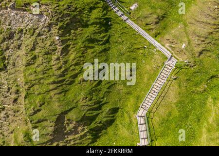 Luftaufnahme der Treppe zum Silver Strand in der Grafschaft Donegal - Irland. Stockfoto