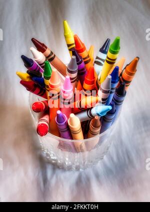 Crayola-Buntstifte sind beliebte Kunstgegenstände für Kinder, USA Stockfoto