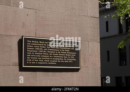 Historische Plakette für das historische Robb House auf der Park Avenue, NYC, USA Stockfoto