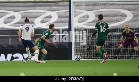 London, England, 2. Mai 2021. Gareth Bale aus Tottenham erzielt im Premier League-Spiel im Tottenham Hotspur Stadium, London, seinen dritten Treffer. Bildnachweis sollte lauten: David Klein / Sportimage Kredit: Sportimage/Alamy Live News Stockfoto