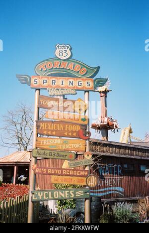 Tornado Springs Schild, Paultons Park, ower, Romesy, Hampshire, England, Vereinigtes Königreich. Stockfoto