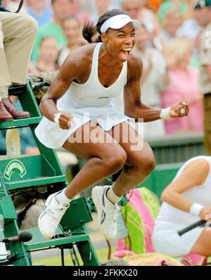 WIMBLEDON TENNIS CHAMPIONSHIPS 12. TAG DAMENFINALE V.WILLIAMS SCHLÄGT L.DAVENPORT 2/7/2005 BILD DAVID ASHDOWN Stockfoto