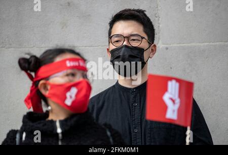 Nathan Law, ein Aktivist und Politiker, der während der globalen Myanmar-Frühjahrsrevolution vor dem National Museum in London aus Hongkong exiliert wurde.18 Länder, 37 Städte und Bodenaktivisten schlossen sich während der globalen Myanmar-Frühjahrsrevolution zusammen, um Solidarität mit den demokratischen Demonstranten in Myanmar zu zeigen. Seit dem 1. Februar 2021, nach einer Parlamentswahl, die von der Partei der Nationalen Liga für Demokratie (NLD) von Aung San Suu Kyi gewonnen wurde, hat das Militär die Kontrolle übernommen und einen einjährigen Ausnahmezustand ausgerufen. Hunderte von Menschen, darunter auch Kinder, wurden getötet. Viele Menschen wurden ins Hotel gebracht Stockfoto