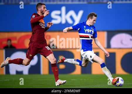 Genua, Italien. 02 Mai 2021. Jakub Jankto von der UC Sampdoria erzielt ein Tor während des Fußballspiels der Serie A zwischen der UC Sampdoria und AS Roma. Kredit: Nicolò Campo/Alamy Live Nachrichten Stockfoto