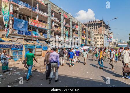 DHAKA, BANGLADESCH - 20. NOVEMBER 2016: Blick auf eine Straße in Gulistan, Dhaka, Bangladesch Stockfoto