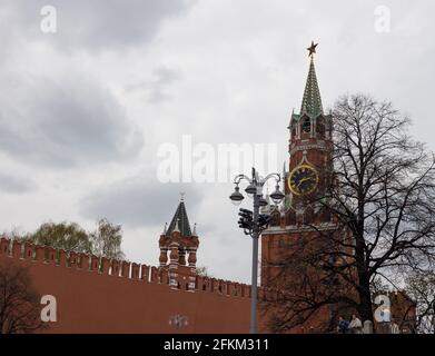 02. Mai 2021 ,Moskau,Roter Platz .Spasskaya Turm von Moskau Kreml Stockfoto